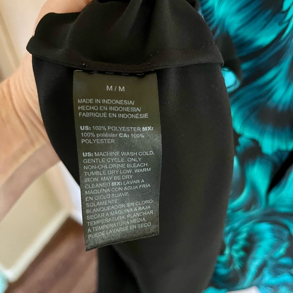 3/$30| 🌸 WHBM Vneck Kimono Short Sleeve Blouse - Picture 6 of 6